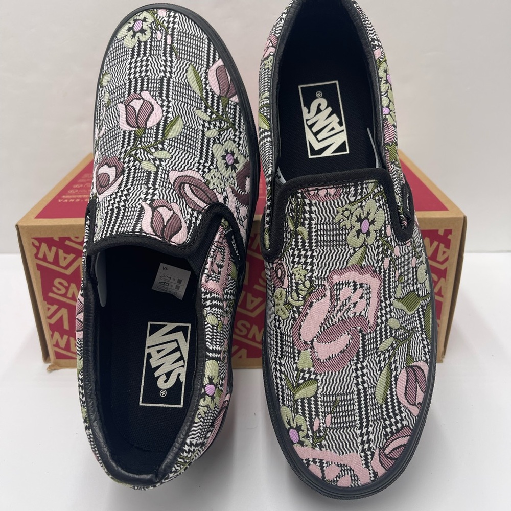 Vans WMNS Classic Slip-On Stackform Platform Sneakers
Tapestry Floral Black - Picture 6 of 16